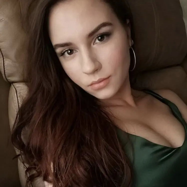 Олеся из Калининграда, мне 28, познакомлюсь для виртуального секса