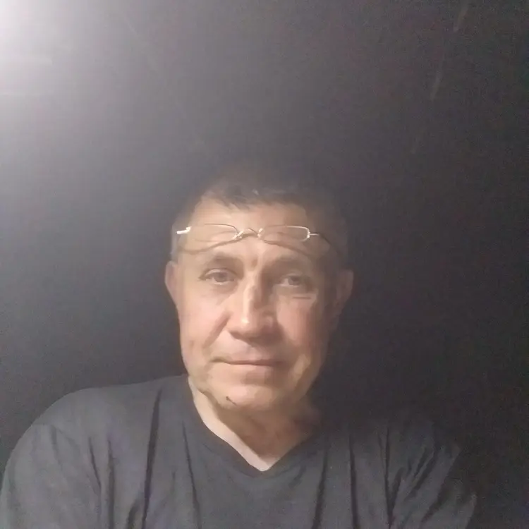 Я Юрий, 53, из Черновцов, ищу знакомство для приятного времяпровождения