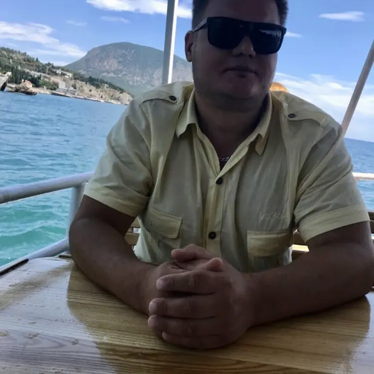 Я Дмитрий, 45, из Калуги, ищу знакомство для секса на одну ночь