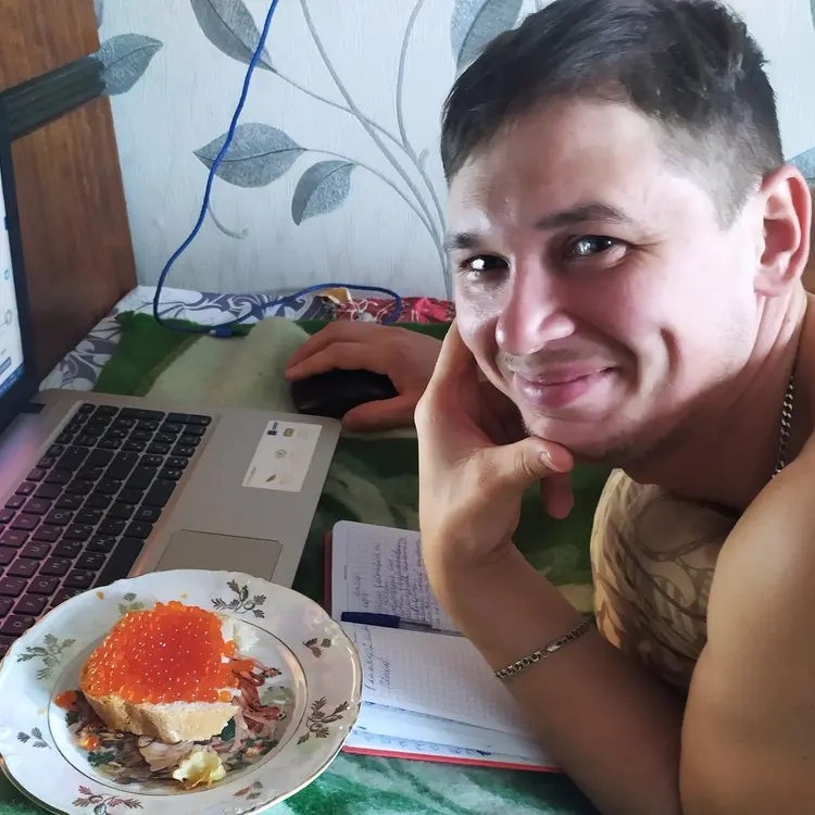 Я Эдуард Николаевич, 28, знакомлюсь для секса на одну ночь в Хабаровске