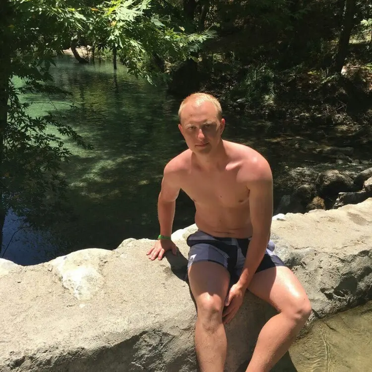 Ivan Bystrov из Тихвина, мне 31, познакомлюсь для секса на одну ночь