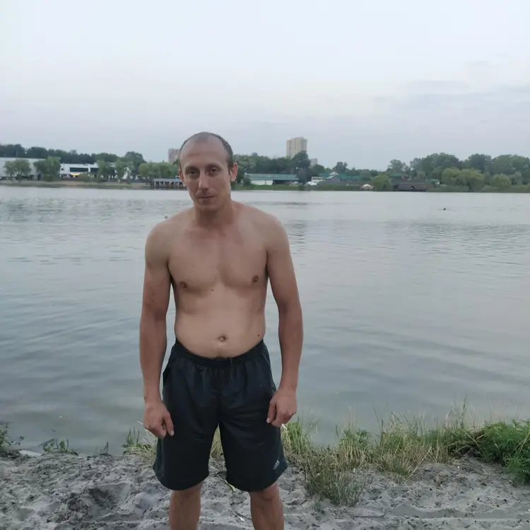 Сергей из Хмельницкого, мне 35, познакомлюсь для регулярного секса