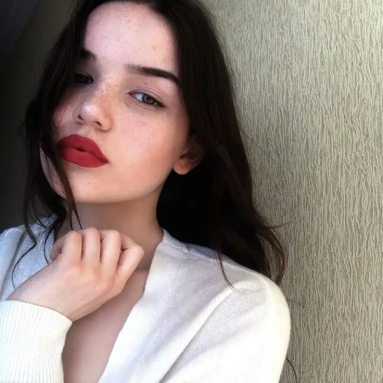 Я Полина, 21, из Екатеринбурга, ищу знакомство для виртуального секса