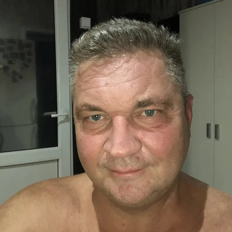Я Андрей, 49, знакомлюсь для секса на одну ночь в Омске