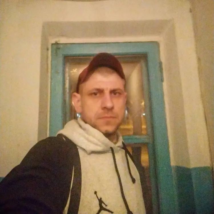 Дмитрий из Новомосковска, ищу на сайте секс на одну ночь