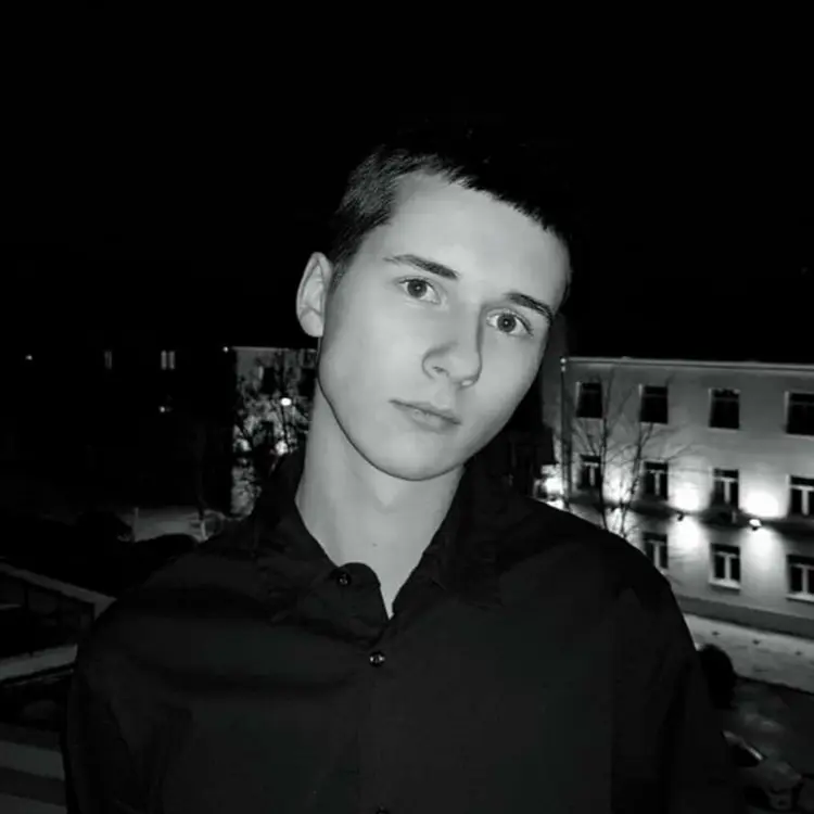 Артём из Мозыря, мне 21, познакомлюсь для виртуального секса