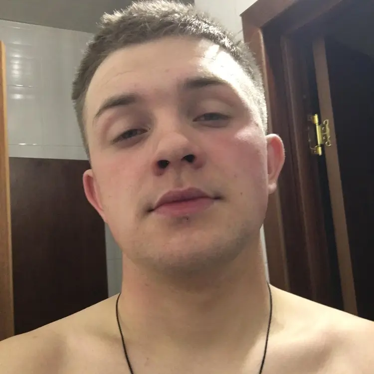 Я Кирилл, 23, из Воронежа, ищу знакомство для секса на одну ночь
