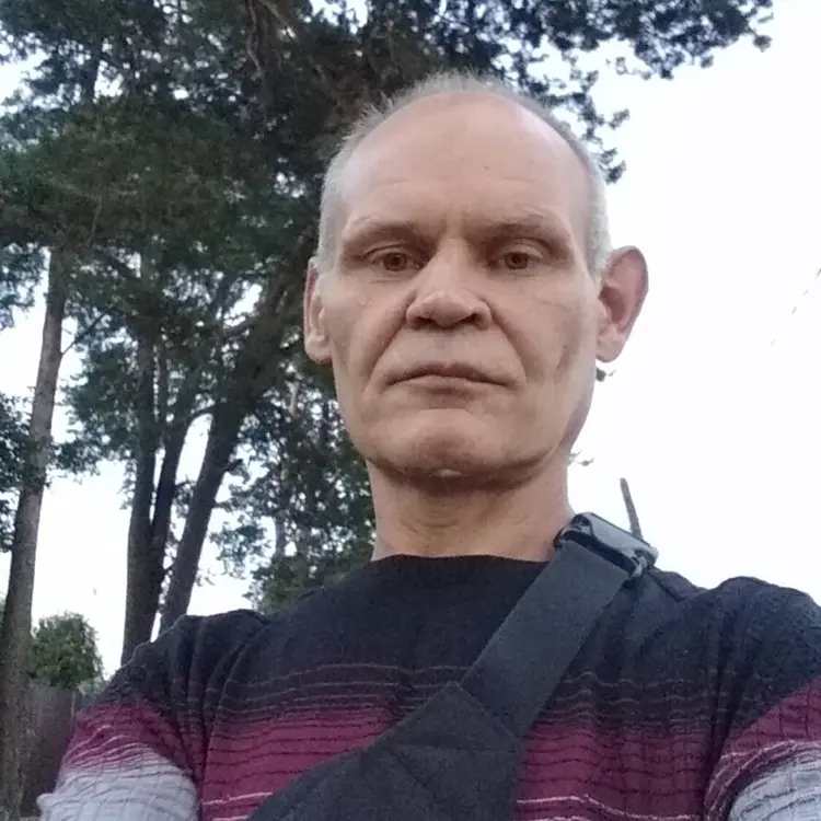 Я Эдуард, 52, из Смоленска, ищу знакомство для приятного времяпровождения
