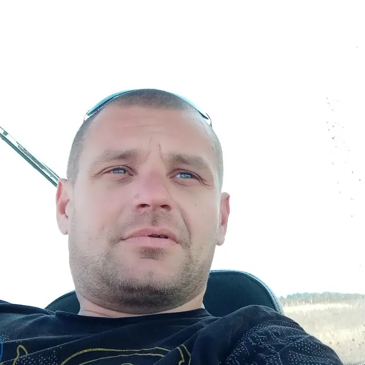 Я Сергей, 35, из Бобровиця, ищу знакомство для регулярного секса