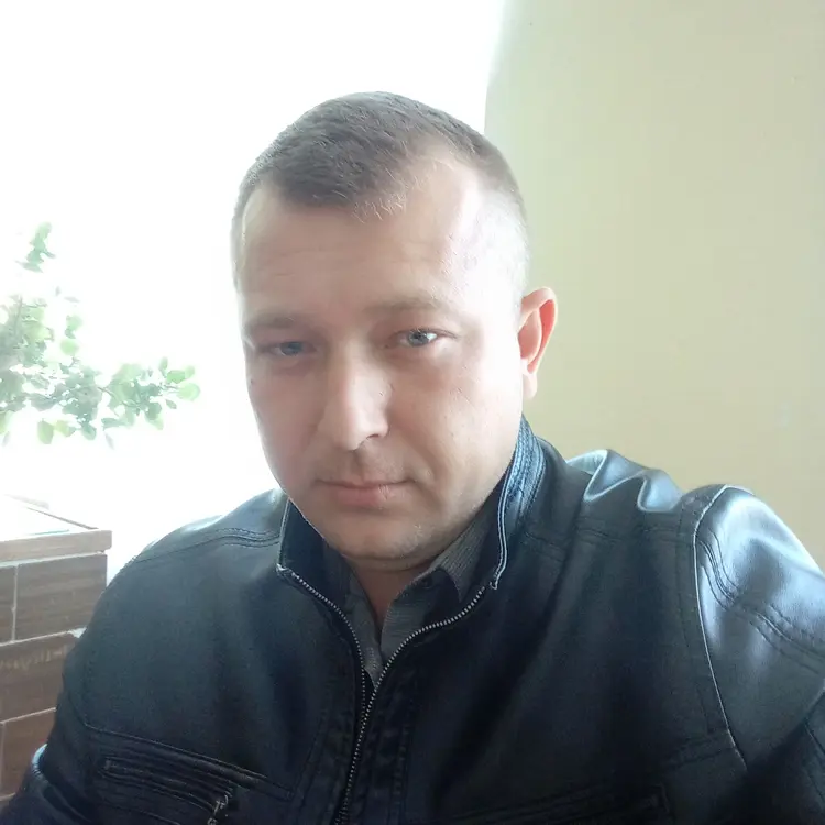 Я Николай, 23, из Волновахи, ищу знакомство для приятного времяпровождения