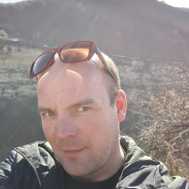 Я Вадим, 38, из Энгельса, ищу знакомство для регулярного секса