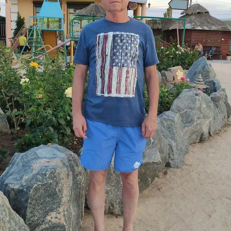 Я Слава, 62, из Киева, ищу знакомство для приятного времяпровождения