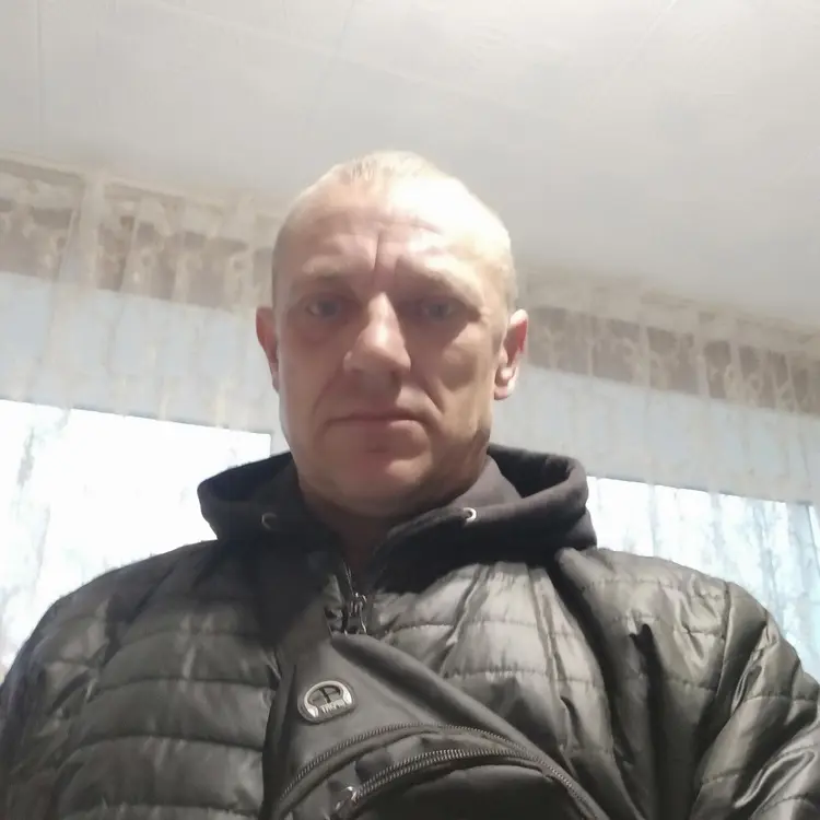 Я Олег, 44, знакомлюсь для регулярного секса в Мелитополе