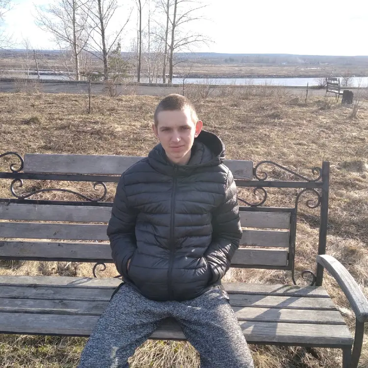 Я Александр, 22, знакомлюсь для регулярного секса в Томске